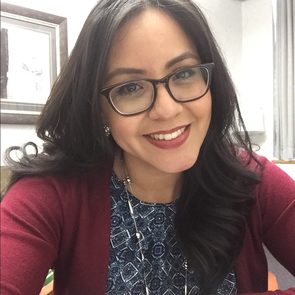 Meet your Posher, Elle - Picture 1 of 3